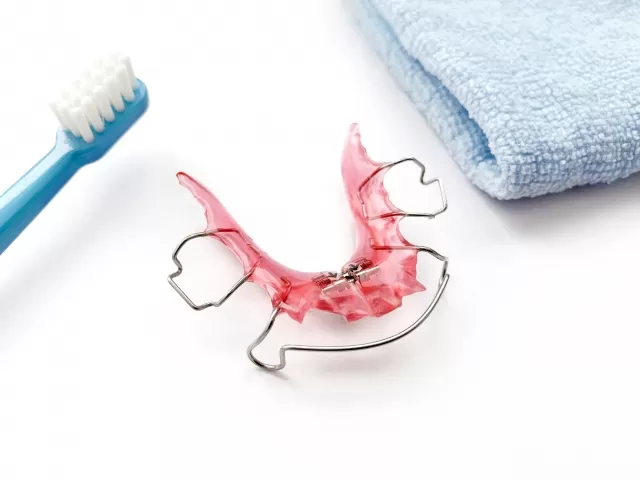 小児矯正に関しては顎やお口の成長を確認しながら、適切な矯正治療開始時期を見極めます。