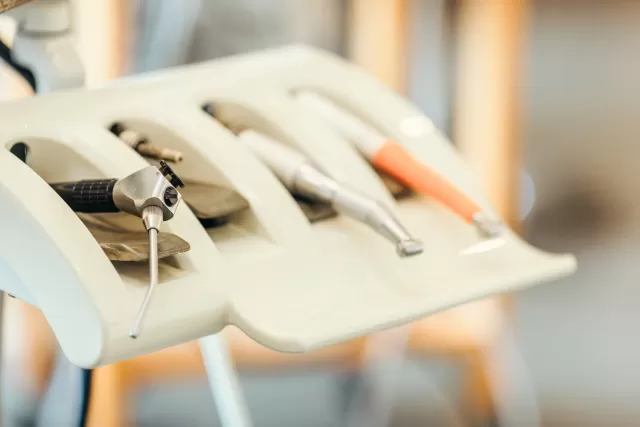 むし歯や歯周病は初期段階では自覚症状がありませんし、痛みを感じた時にはかなり進行してしまっていることがほとんどです